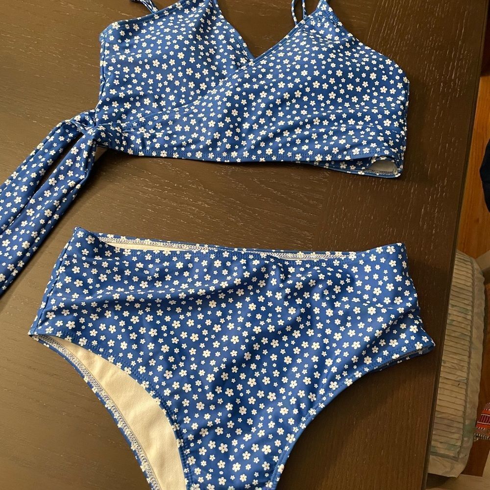 Blue with White Flowers Women’s Bikini L